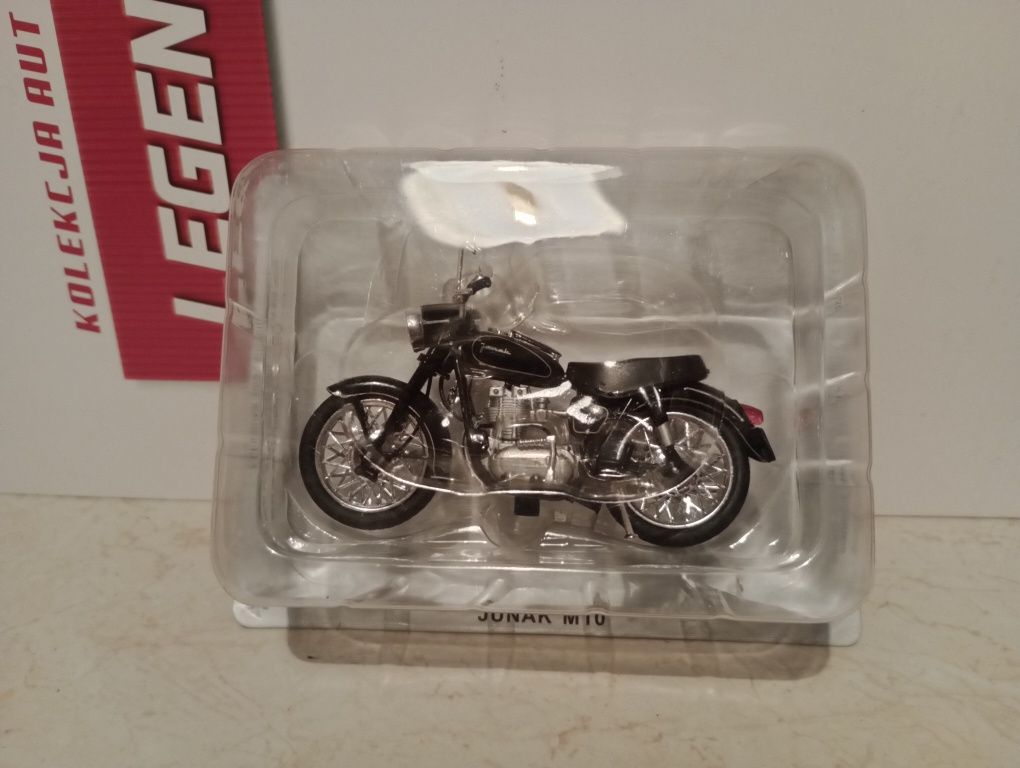 Kultowe auta PRL Junak M10 model motocykla 1:24