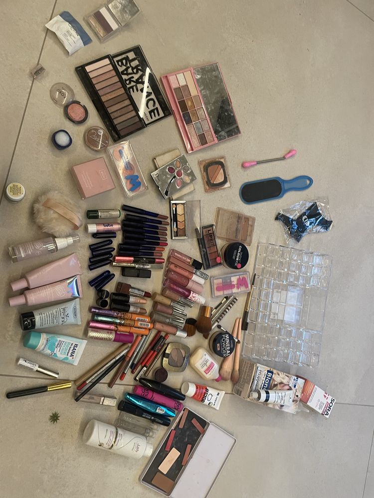 Zestaw kosmetykow Dior, loreal, meybelin i inne wszystko ze zdjecia