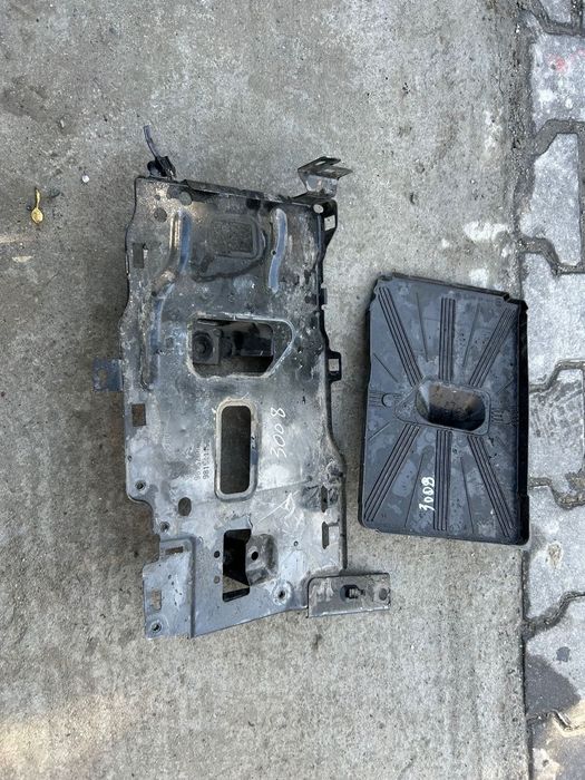 Peugeot 3008 II podstawka pod akumulator C5 Aircross