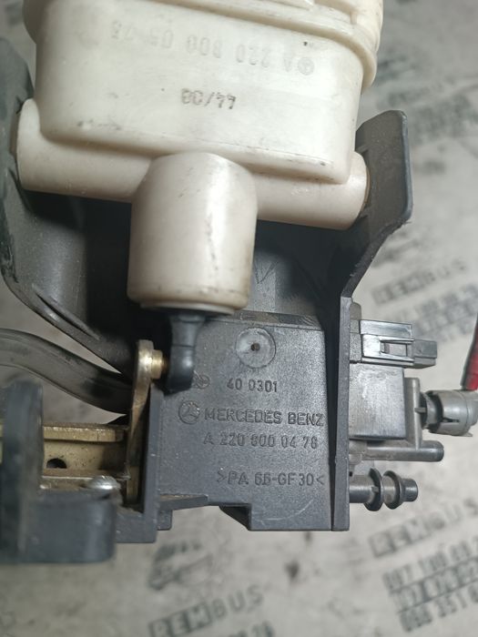 A2208000478 Замок кришки багажника ляди MB W220 S Class  Мерседес