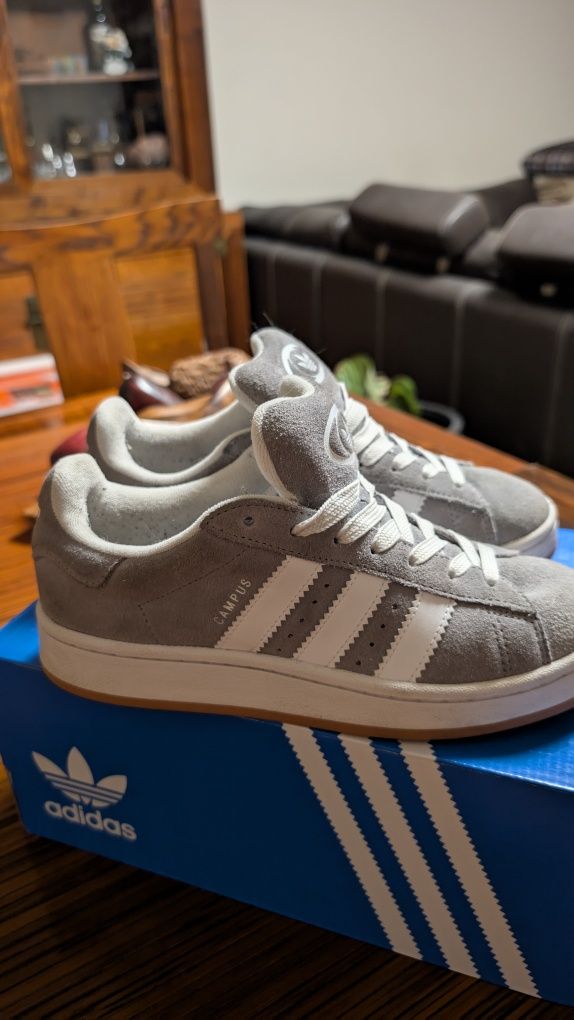 Adidas Campus 00s J  38.5

Vendo ténis Adidas Campus 00s