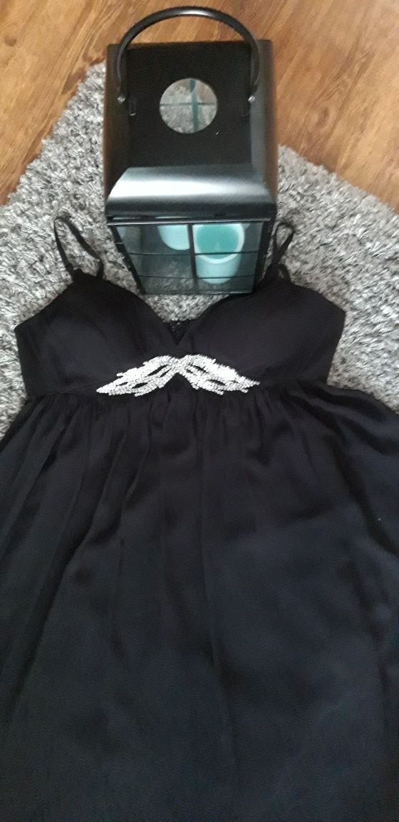Elegancka sukienka w idealnym stanie