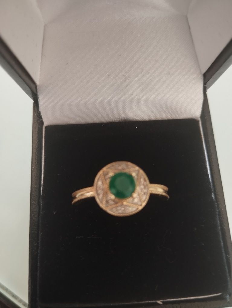 Wyjątkowy złoty pierścionek 585 z onyksem i diamentami 1/3 ceny