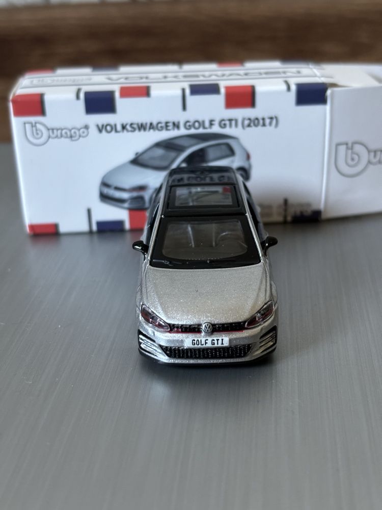 Сірий golf gti 2017 масштаб 1:64