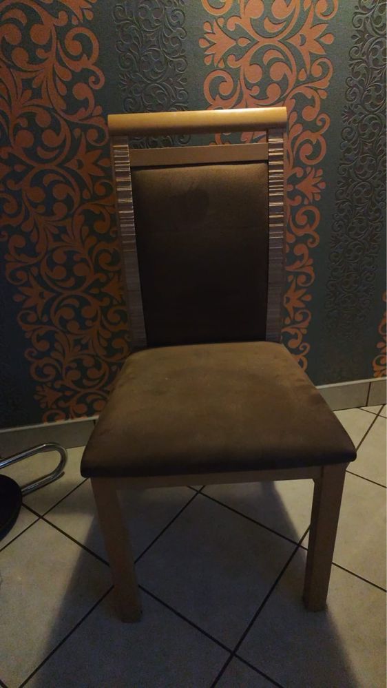 Meble salonowe, stół i krzesła
