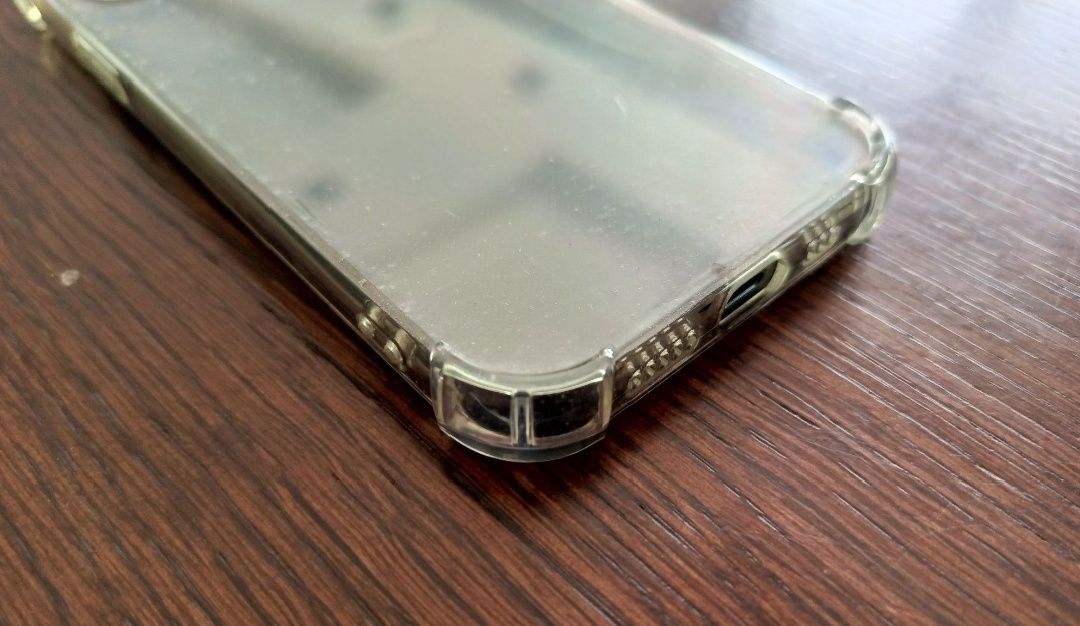 Etui Iphone 16 pro 14 pro, 15 pro, 15 pro max futerał case Airbag rogi