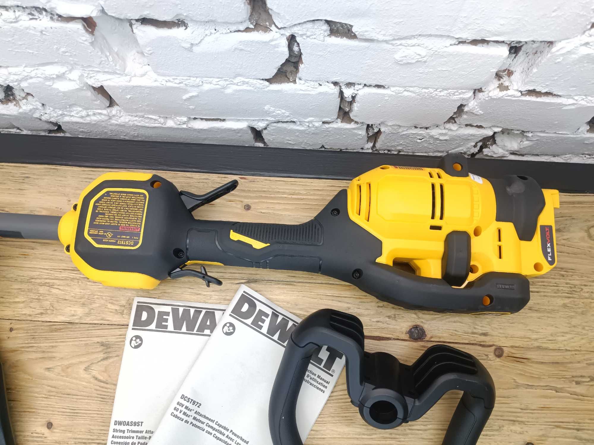 Акумуляторний тример DeWalt FLEXVOLT 60V DCST972 з США Made in Mexico