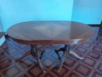 Mesas de sala de jantar e de centro de sala de estar