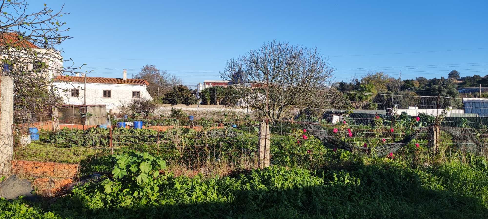 Terreno com 630m2 junto ao Fórum Almada