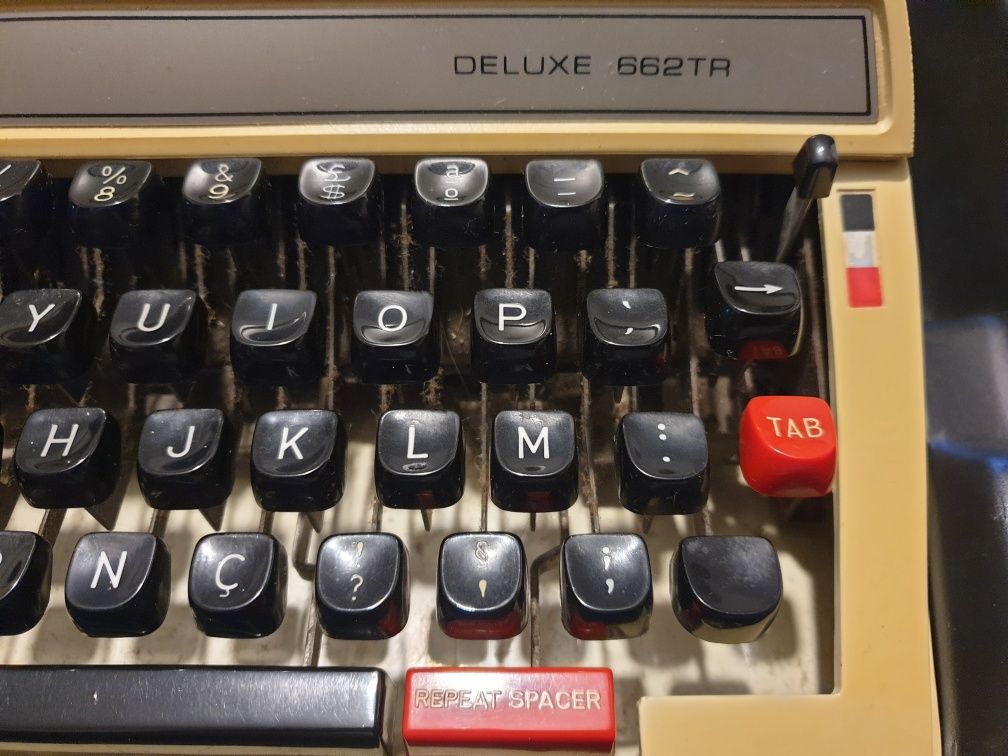 LOGIKA deluxe 662TR Máquina de escrever vintage com mala