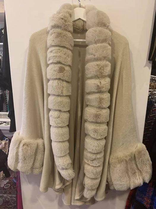 Манто нове, шикарне