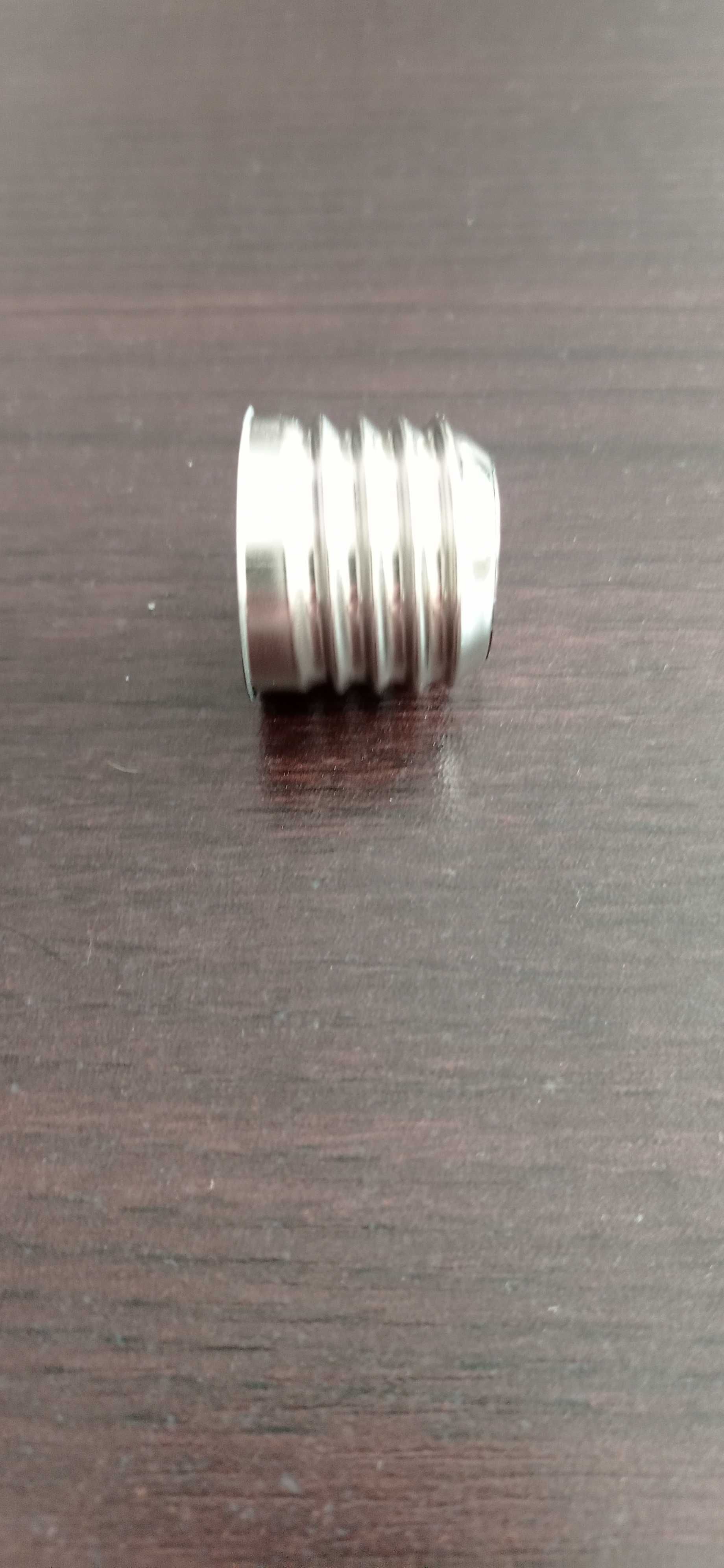 Adapter żarówki. Przejściówka E27 do E14