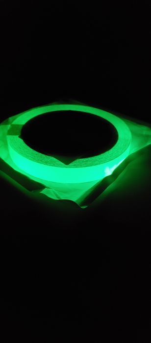 Стрічка світиться вночі флюорисцентна