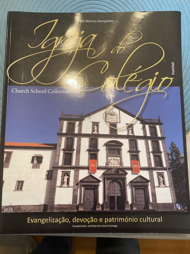 2 livros: anuario de ouro da Madeira 2 edicao  e igreja do Colegio