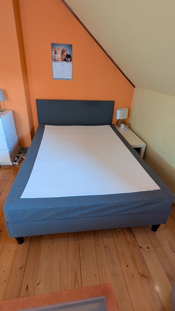 Łóżko na nóżkach IKEA Sabovik 140 ×200 z materacem jak nowe!