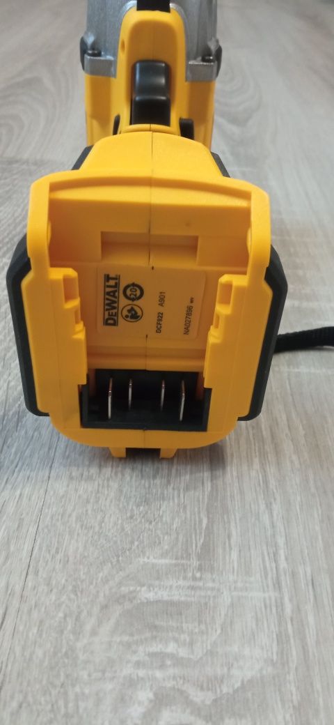 Гайковерт DeWalt DCF922