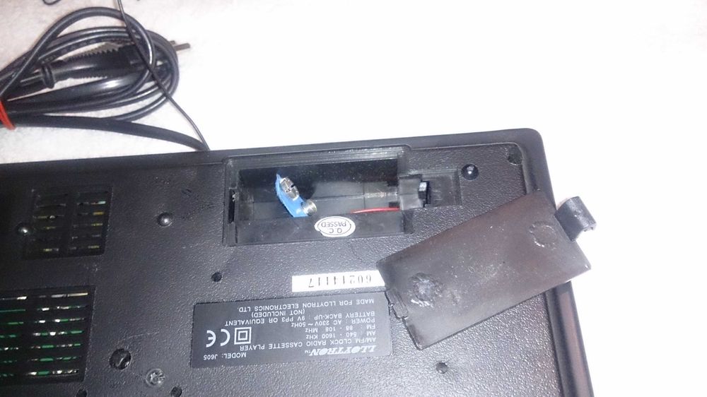 rádio despertador digital (lloytron j605)