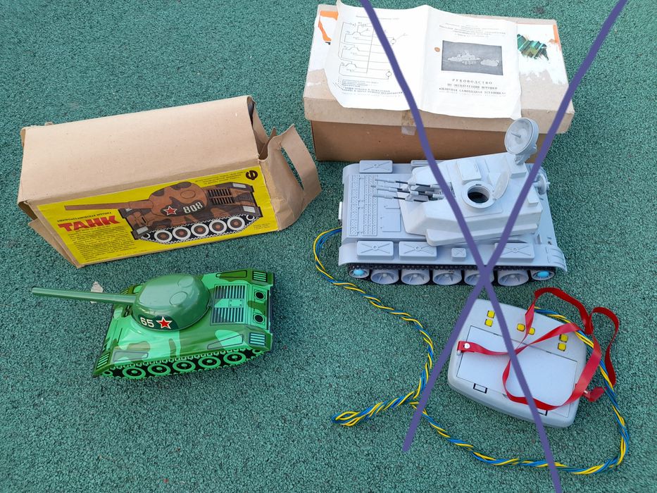 Игрушки ссср,Бубен,тамбурин,танк, револьвер