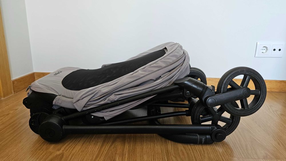 Ovo Cybex Cloud Z i-Size + carrinho + cadeira