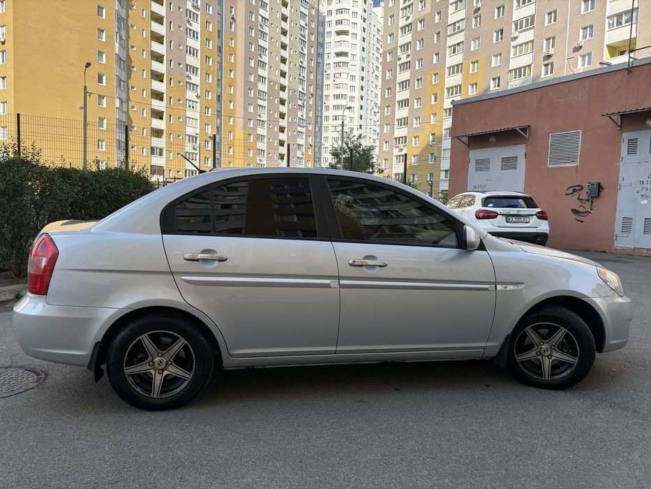 Hyundai accent 2008