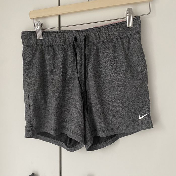 Szorty damskie  Nike r.Xs, nowe