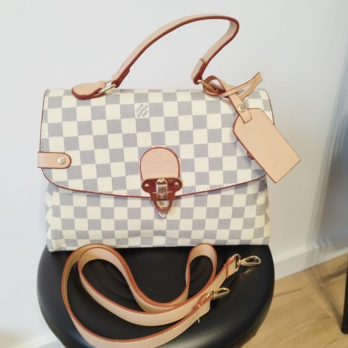 Piękna jasna torebka kuferek damska nowa