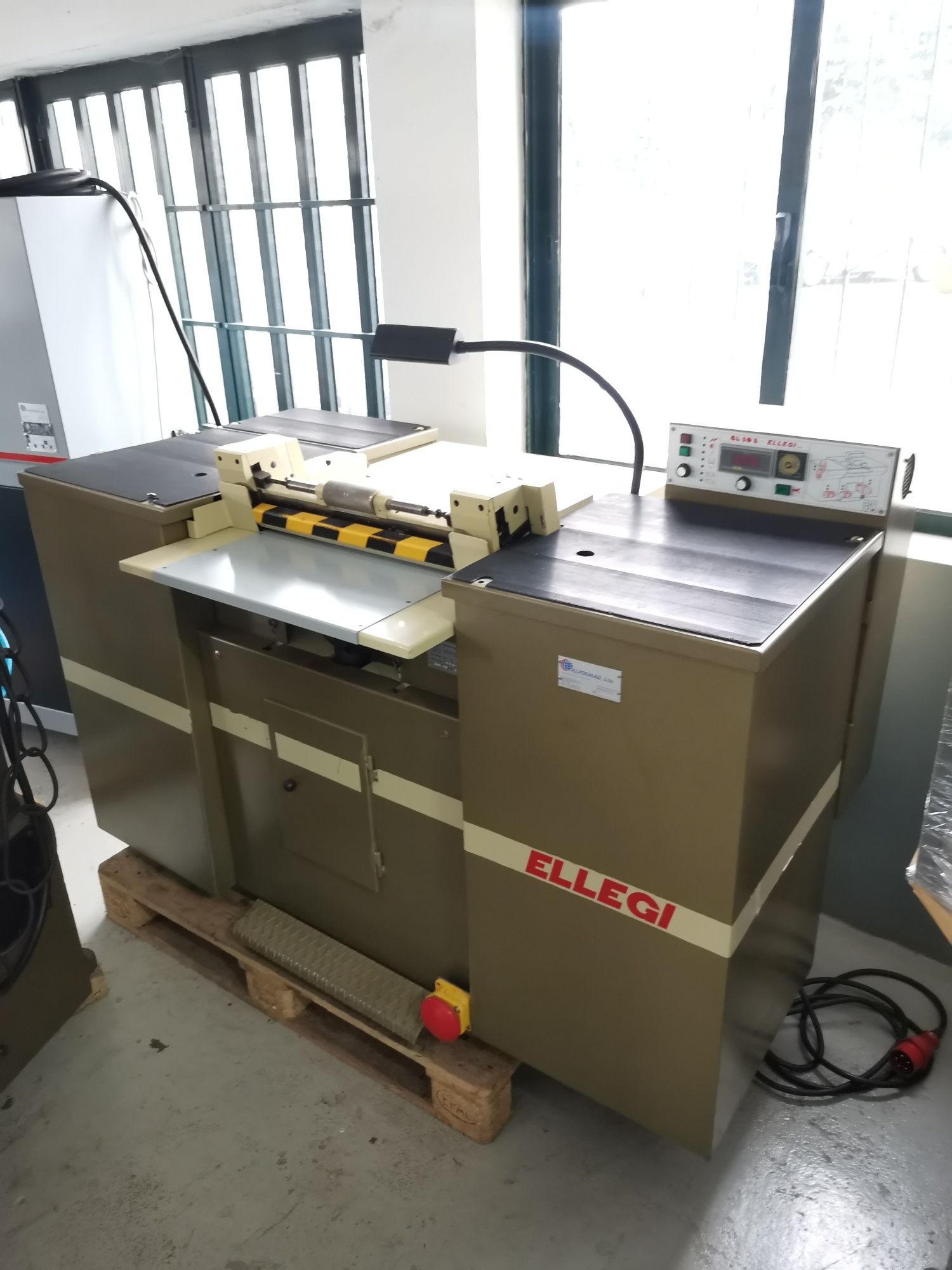 Máquina de Igualizar Pele FAV AV400