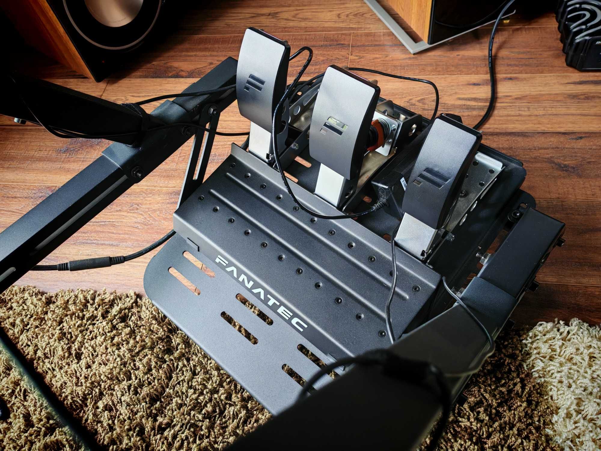 Sim rig racing Next Level Racing F-GT, Fanatec DD pro, CSL, buttkicker