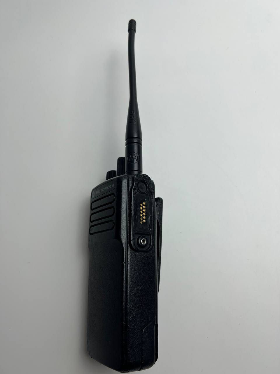 Портативна радіостанція Motorola DP4400 UHF, Б.В.