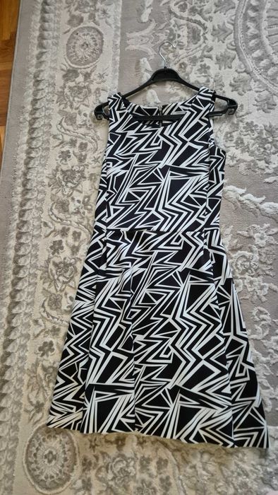 Сукня(плаття) чорно біла в рубчик