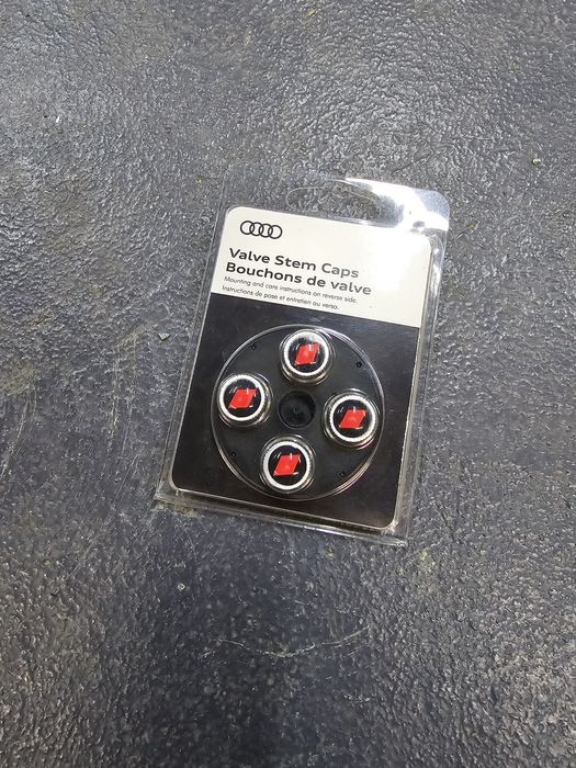 Orginalne nakladki na wentylki  Volkswagen audi rs sport oem NOWE