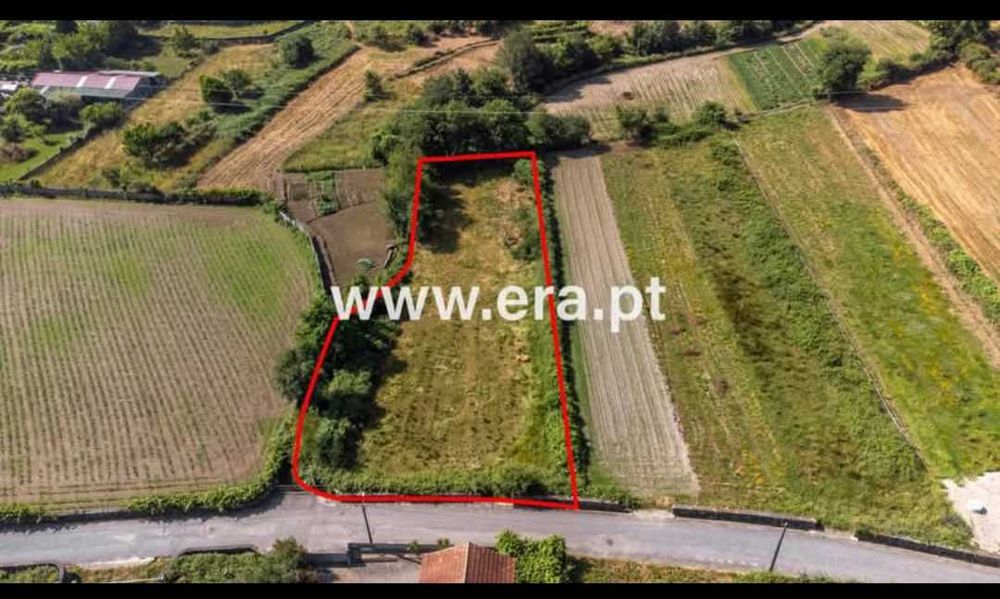 Terreno urbano com 1800m2 em Covas V.N.Cerveira