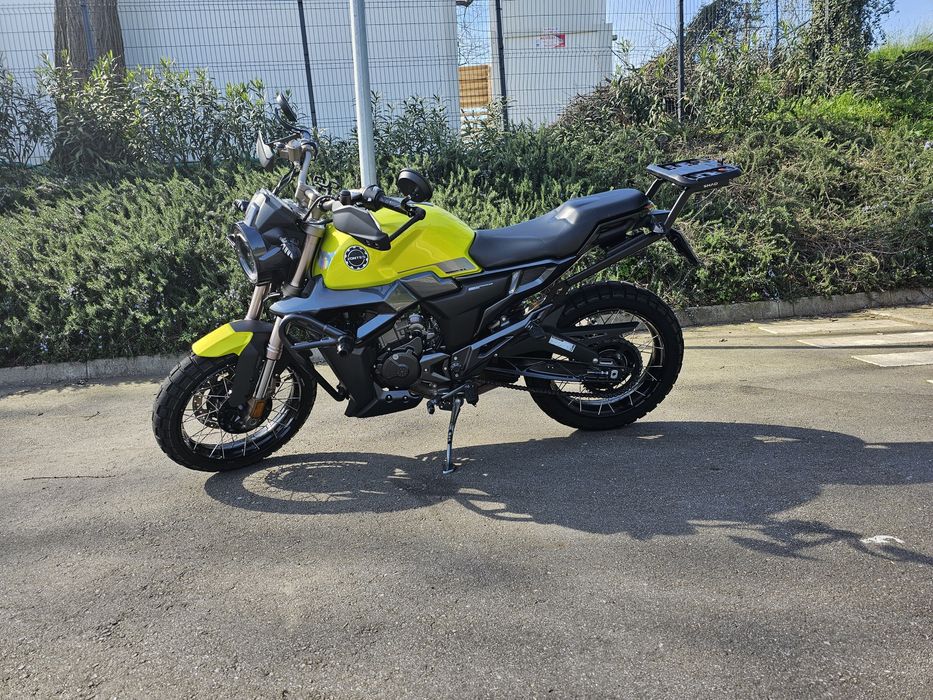 Moto Zontes G1X.