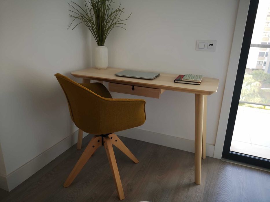 Secretária Lisabo - IKEA e/ou Cadeirão Quilda rotativo La redoute