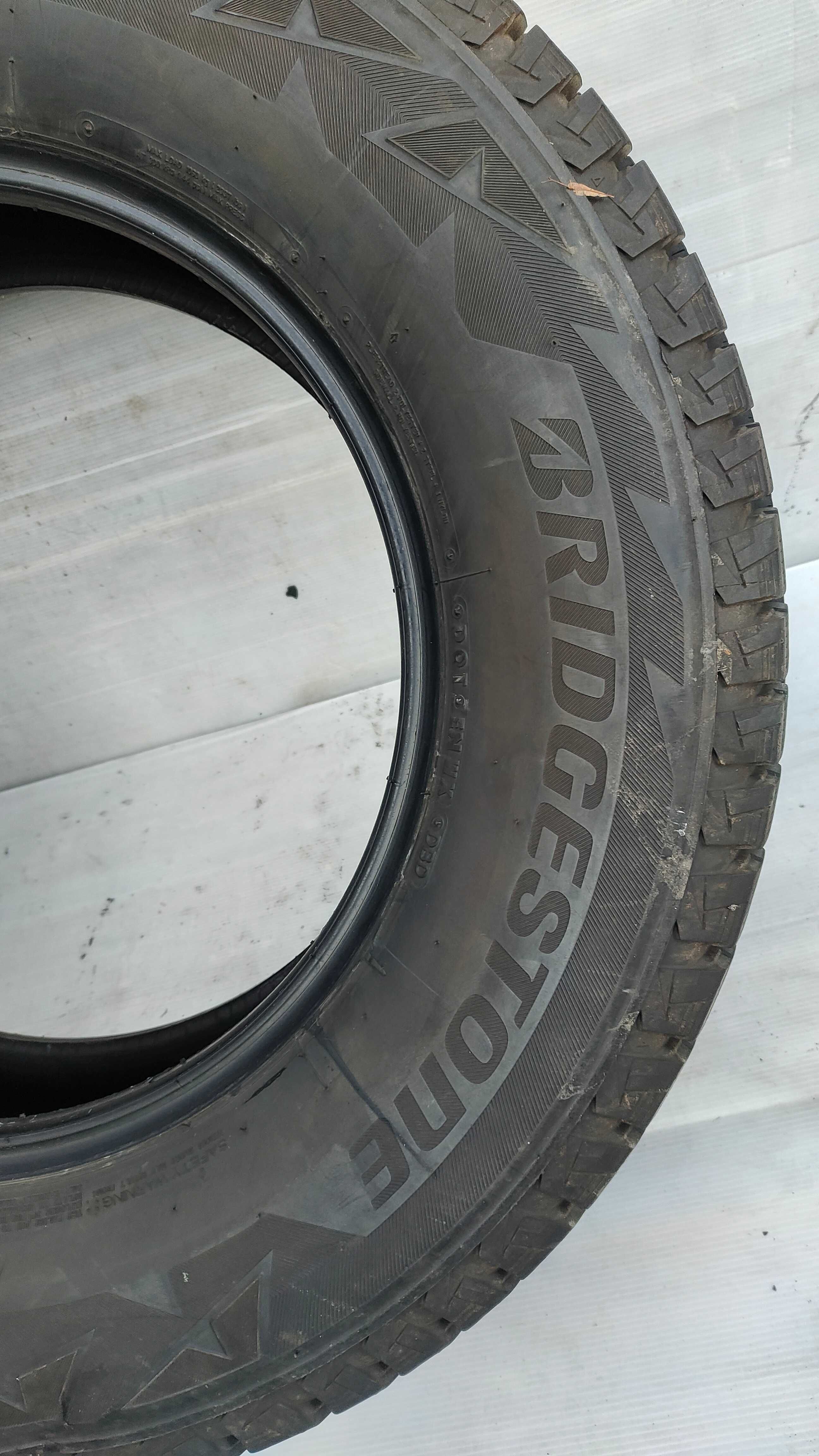 Opona Zimowa 245/70/17 Bridgestone DM V2