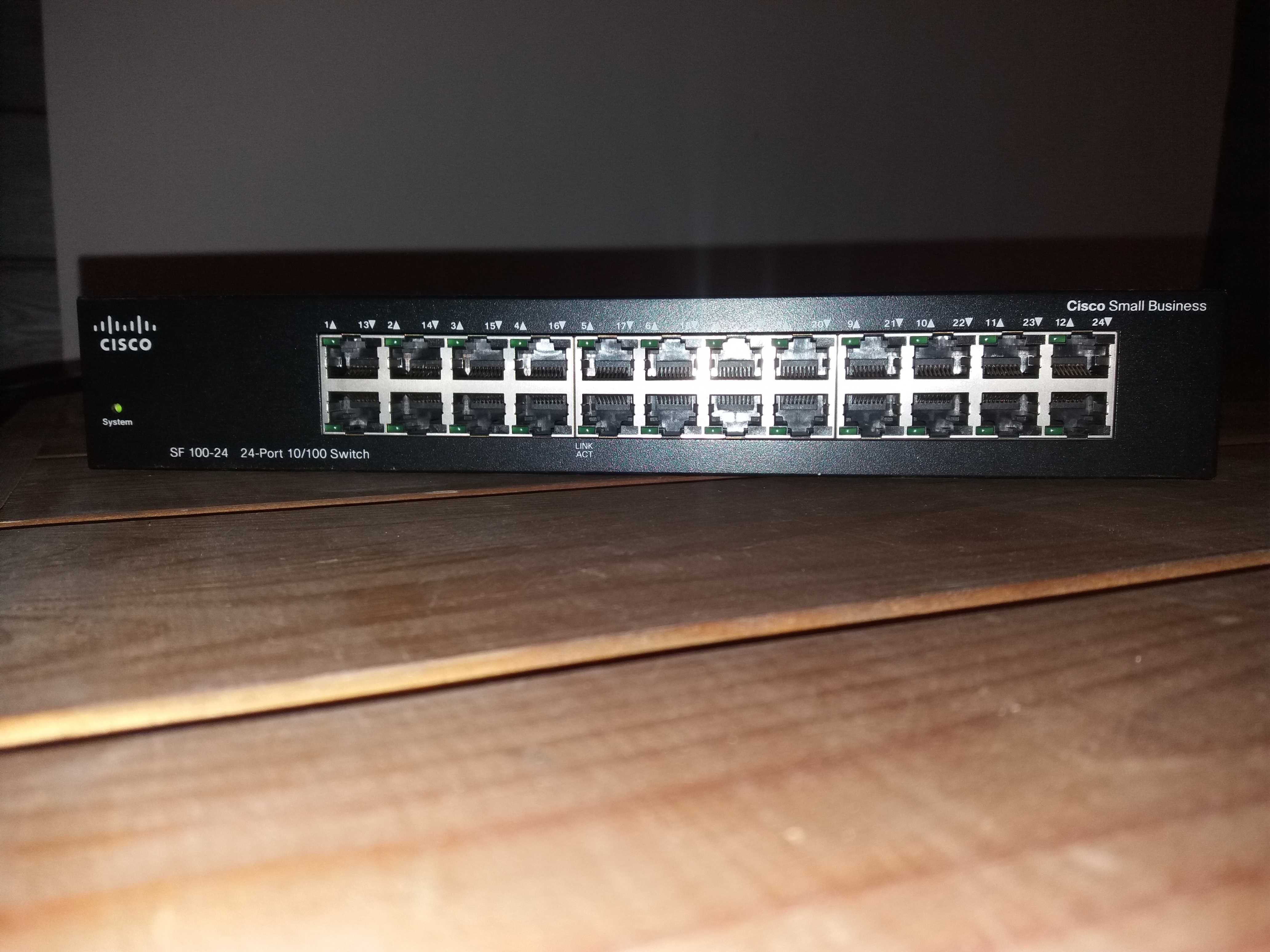 Продам сетевой коммутатор Cisco SF100-24
