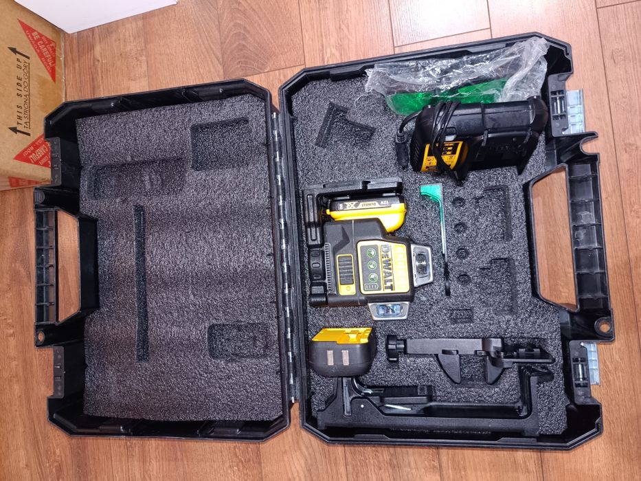 Laser samopoziomujący 360° DeWalt DCE089G | bateria 2Ah | ładowarka DC