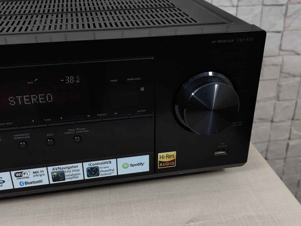 Pioneer VSX-830 Multimedialny amolitner kina domowego