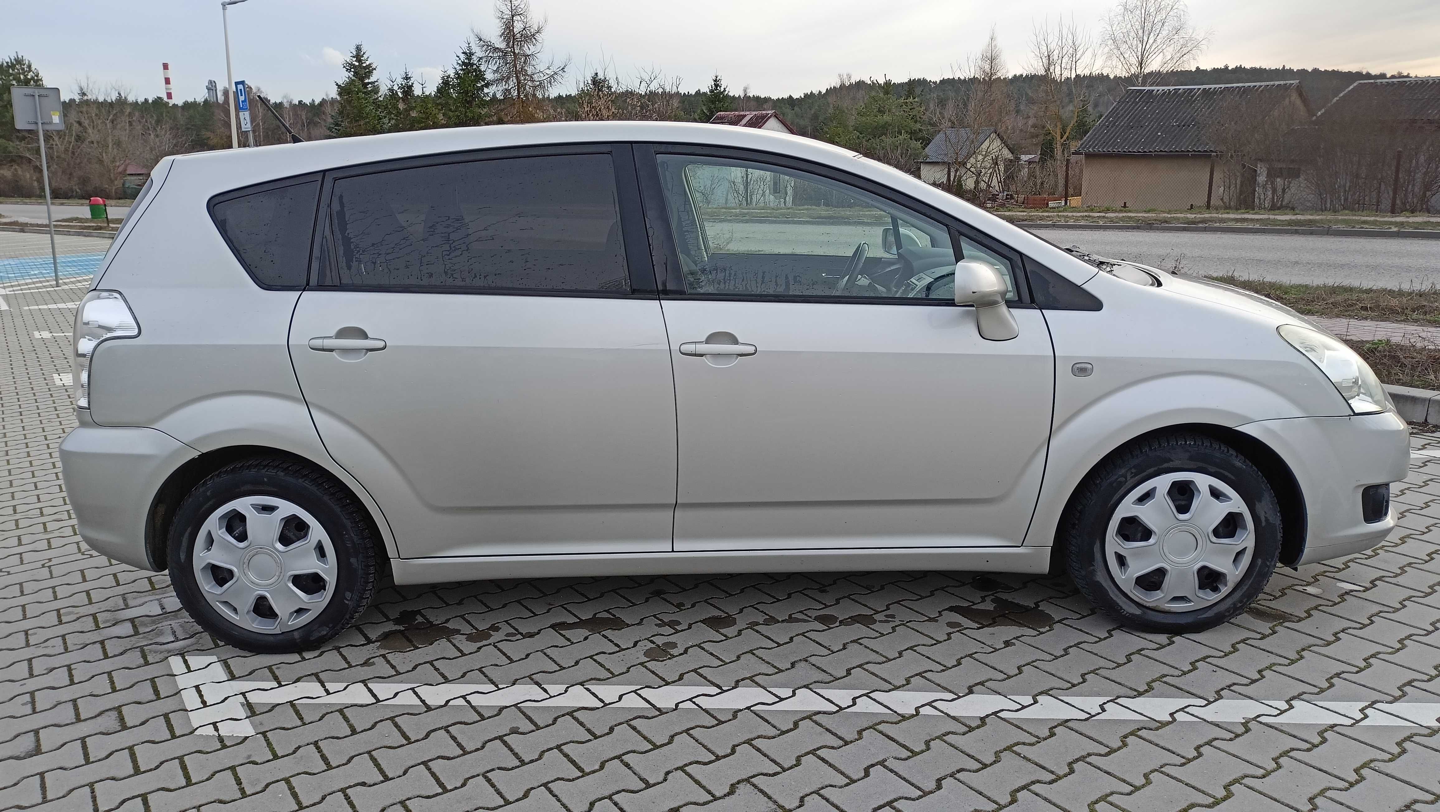 Toyota Corolla Verso - 2.0 - 7 os. - 136 KM