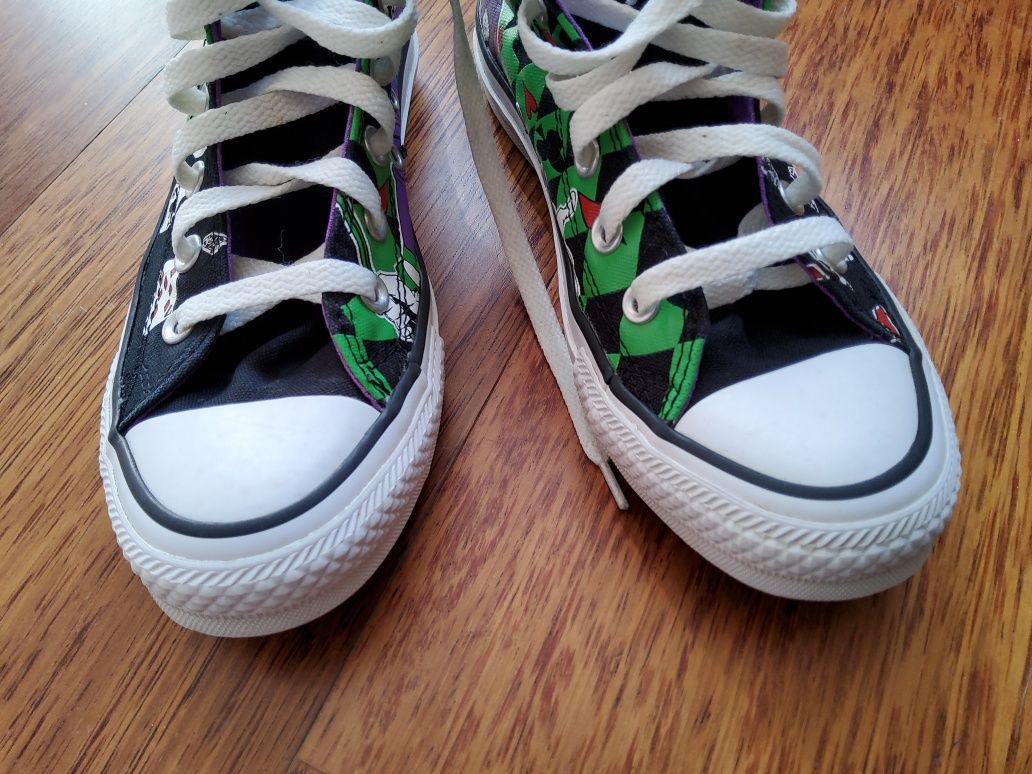 Converse. The Joker