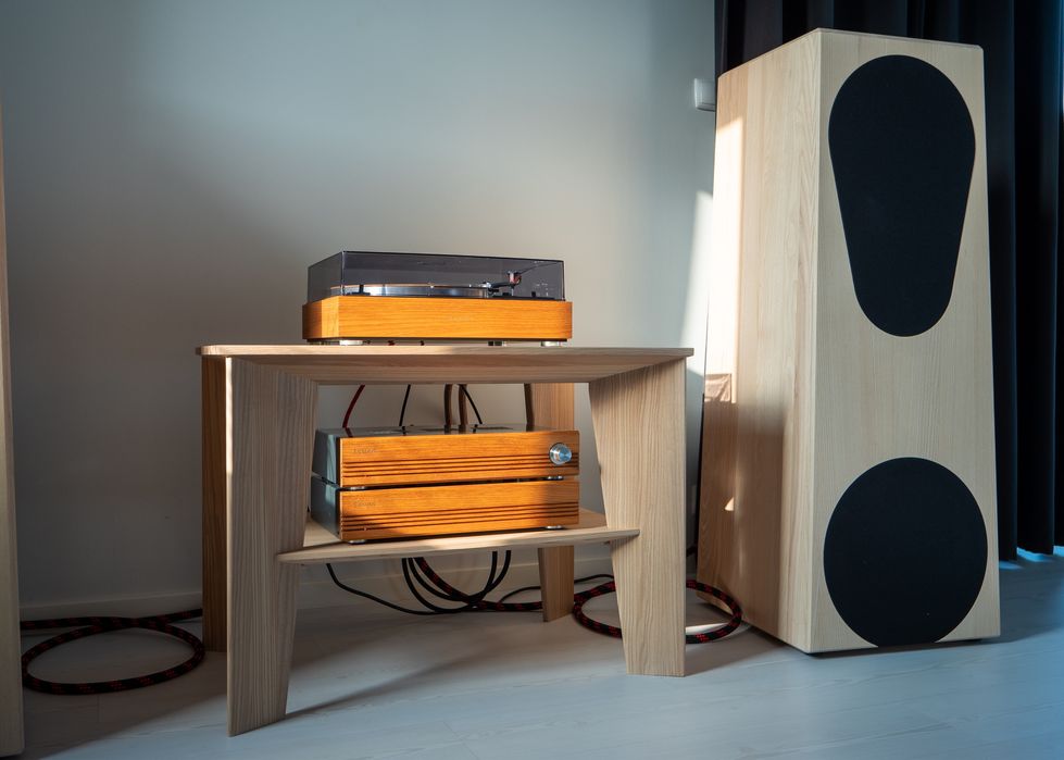 Stolik audio.Stolik pod gramofon, wzmacniacz, TV