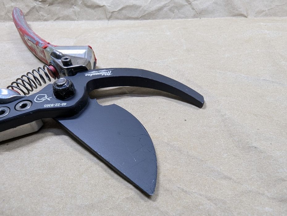 Секатор садовий ручний МіІwaukее 48-22-9365