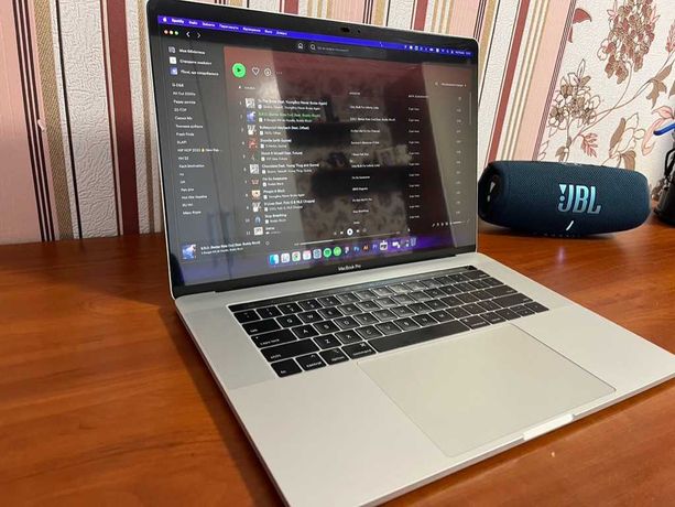 MacBook Pro 15" 2019 Model A1990 Intel Core i7 2,6 GHz  16 GB 500 GB