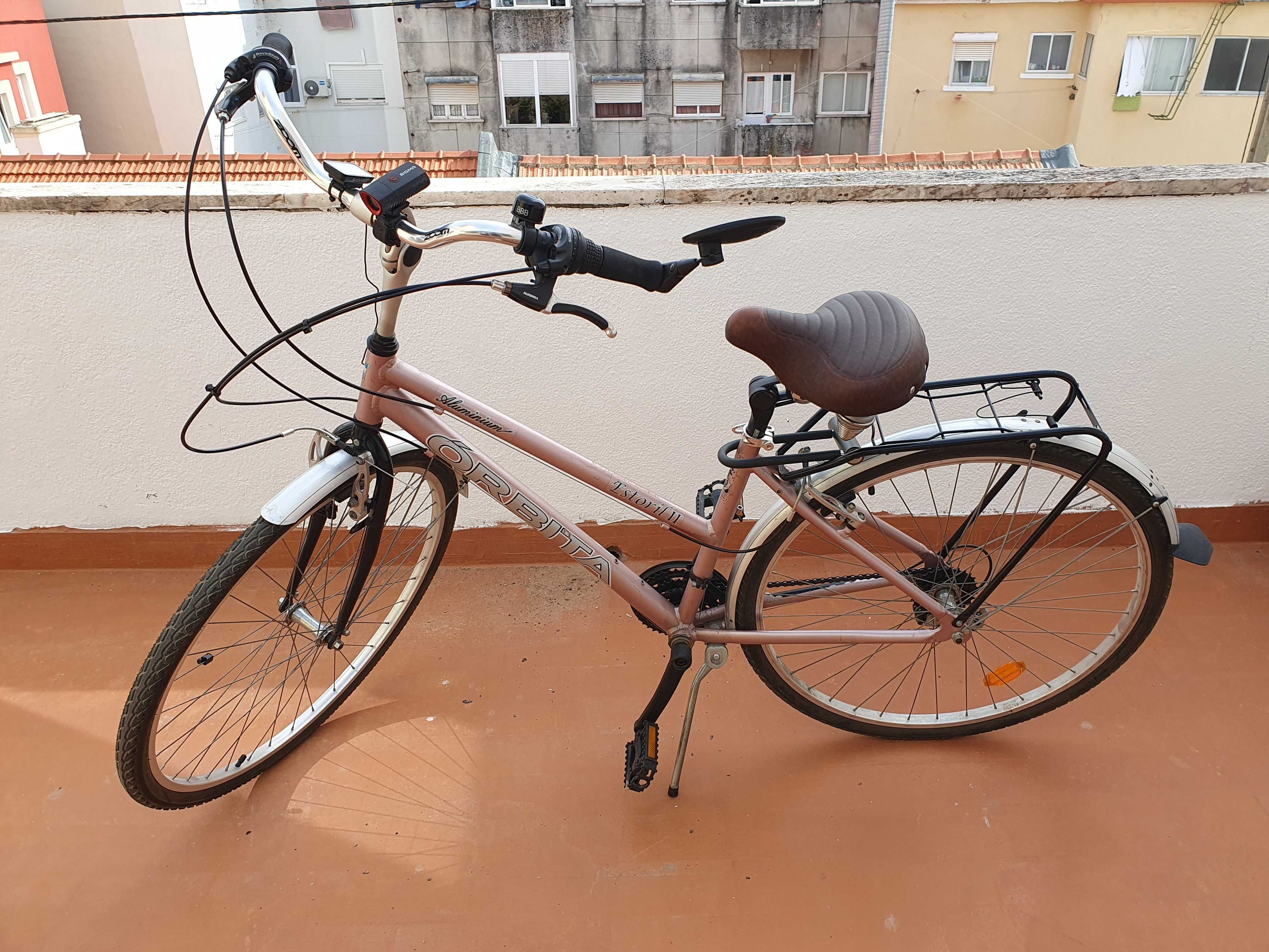 bicicleta com porta-bagagens