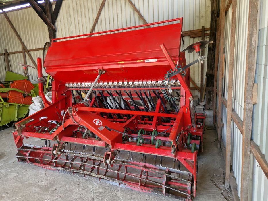 Agregat uprawowo siewny  UNIA-FAMAROL