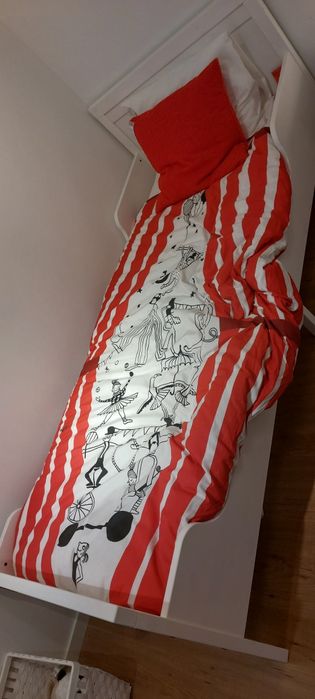 Cama extensível, com estrado e colchão (até 2Mts.)