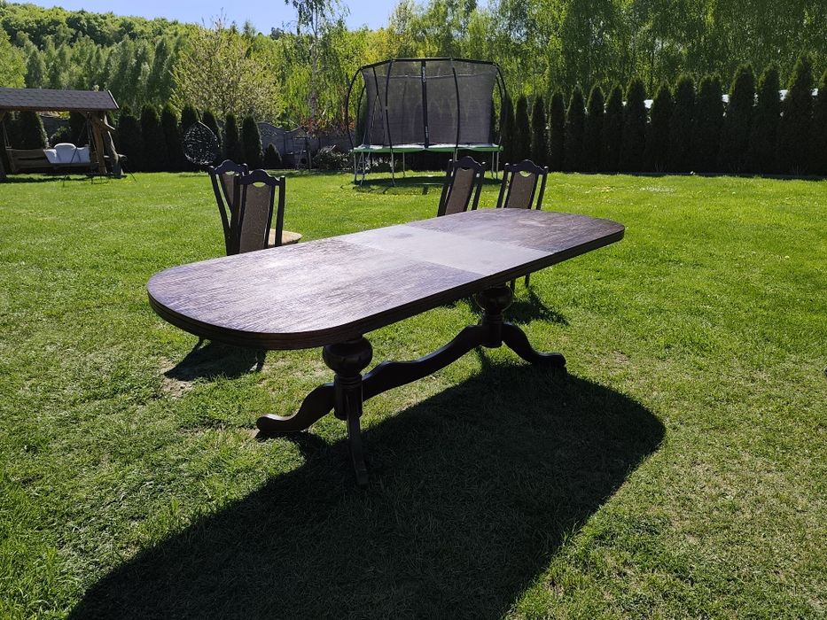 Stół rozkładany z 8-mioma krzesłami