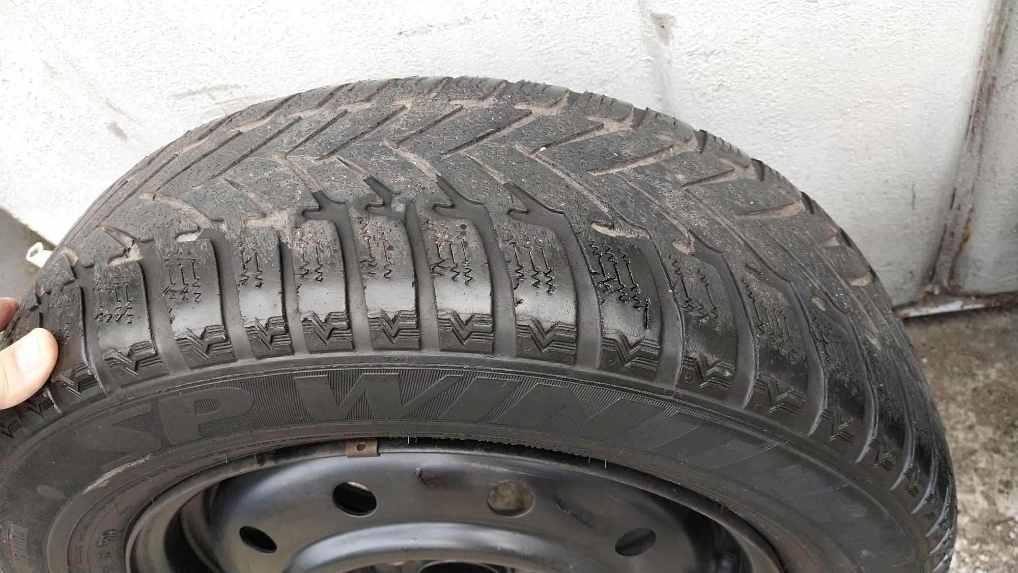 Продам 2 колеса R15 БУ