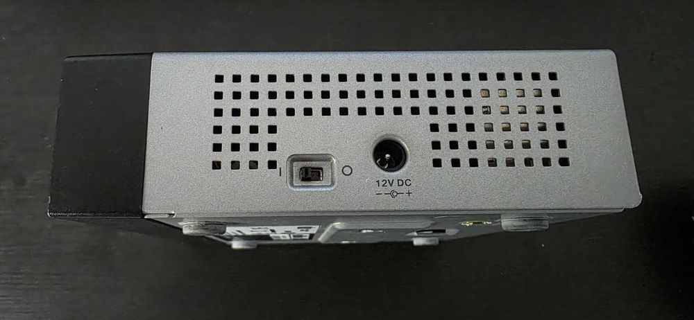 Switch Cisco SF 100D-16