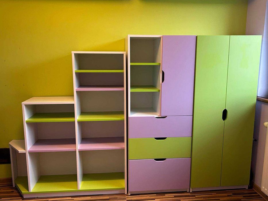 Sprzedam łóżko dziecięce, półki wiszące, regał z szafką i 3 szufladami